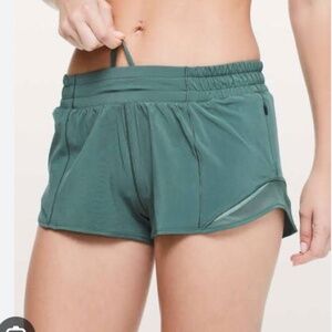 Lululemon Hotty Hot Short 2.5"